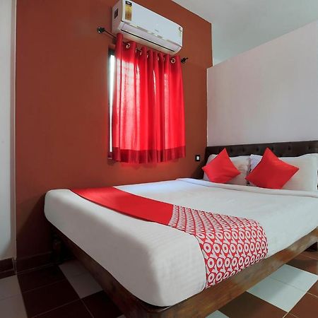Braganza Guest House Baga Esterno foto