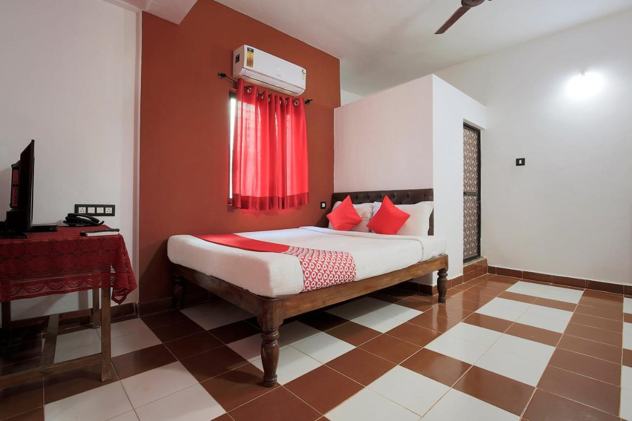 Braganza Guest House Baga Esterno foto
