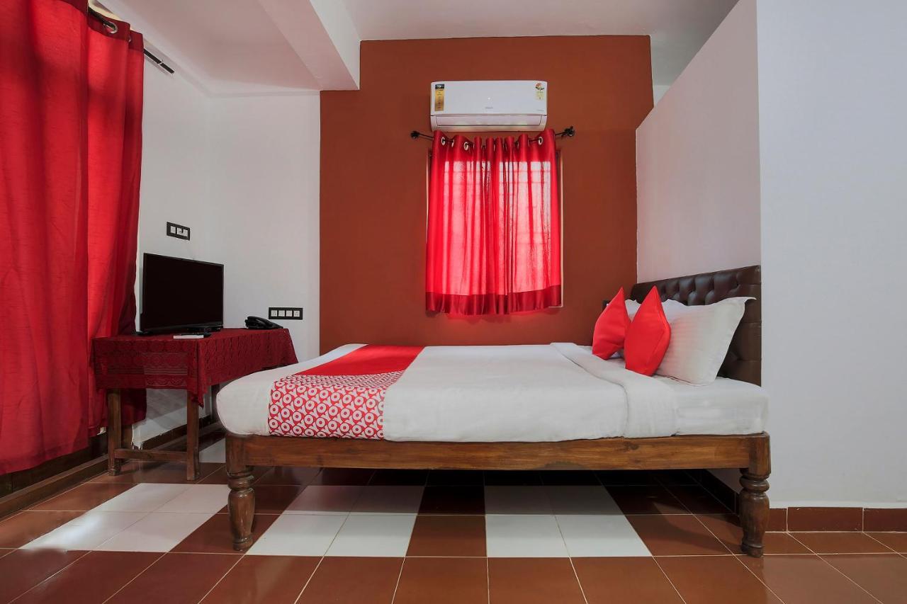 Braganza Guest House Baga Esterno foto